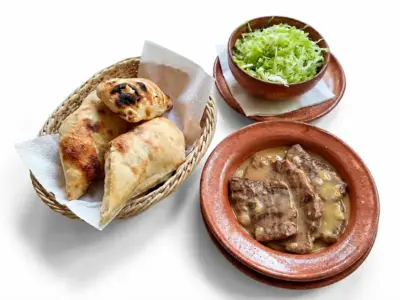 Hunter schnitzel, cabbage, flatbread Tri Praseta delivery