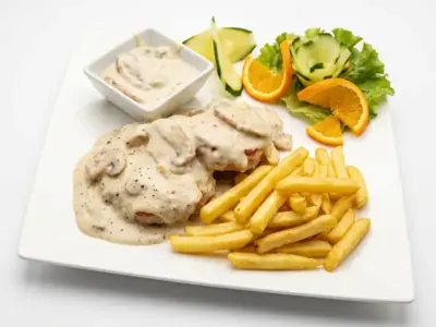 Chicken medallions in mushroom sauce Tri Praseta delivery