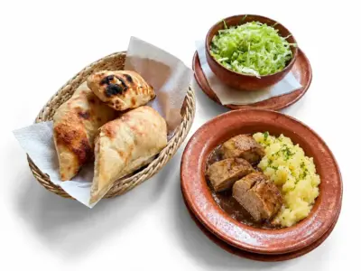 Pork ribic, mashed potatoes, cabbage, flatbread Tri Praseta delivery